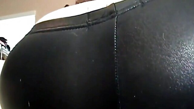 Bbw spandex farts, fart in latex, leggings latex fetish, spandex fart, woman latex